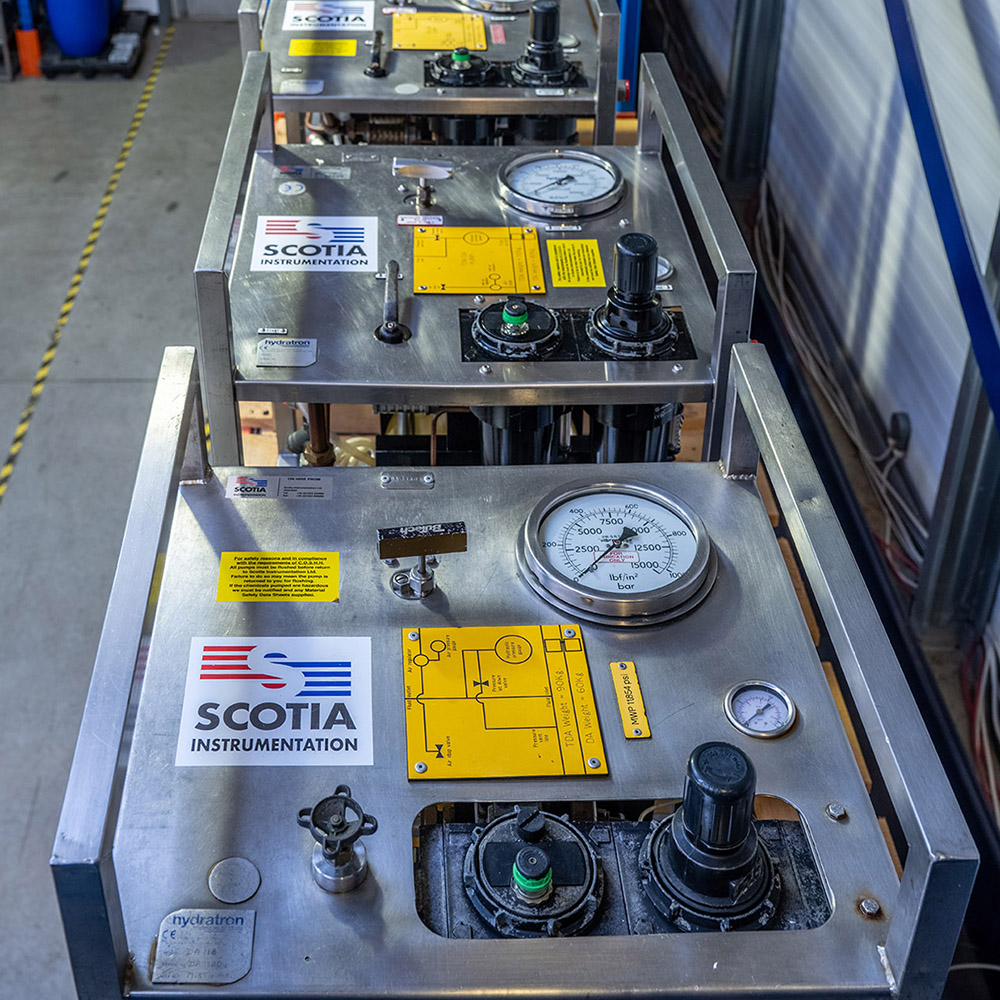 Scotia Instrumentation’s air driven rental minipaks on shelving